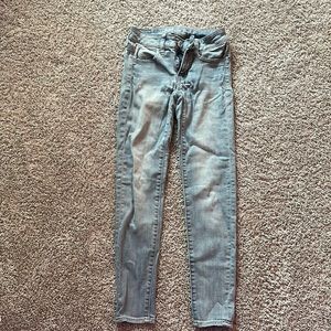 These jeans are from american eagle, size 00, never been worn and have pockets